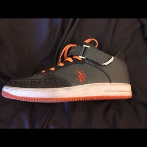 U.s Poloassn boys slightly used size 5 shoes
